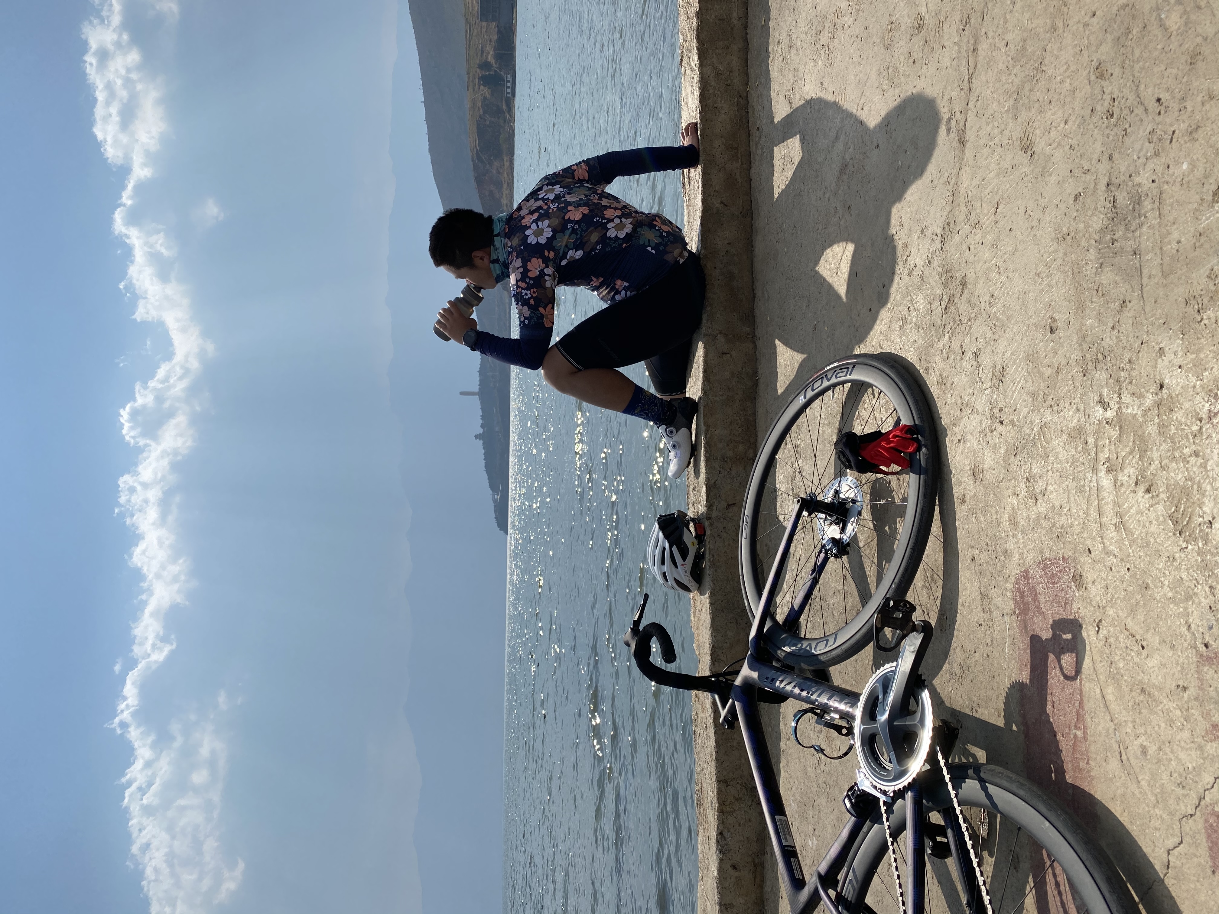 海边骑行休息